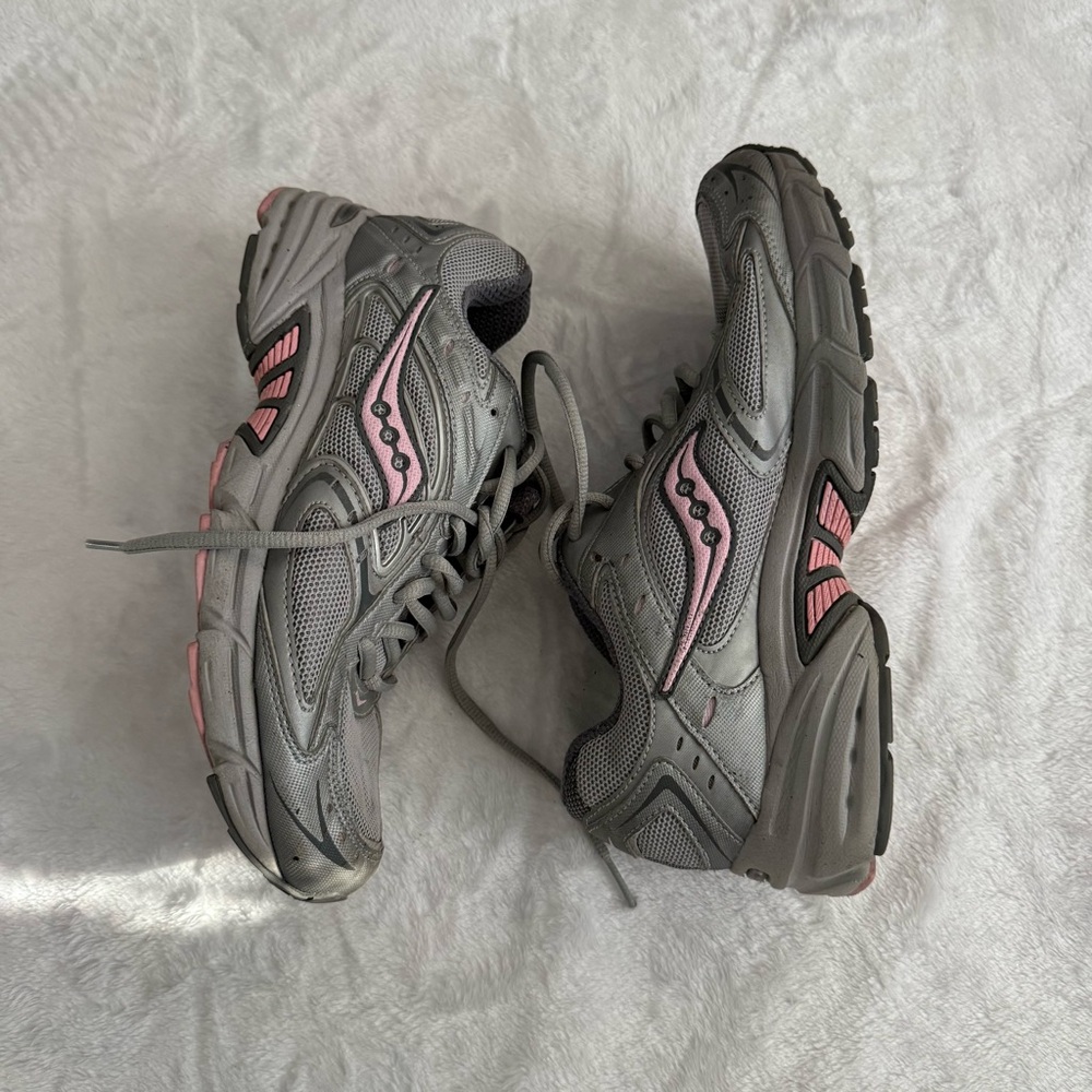 Saucony Women's Athletic Shoes in Gray and Pink